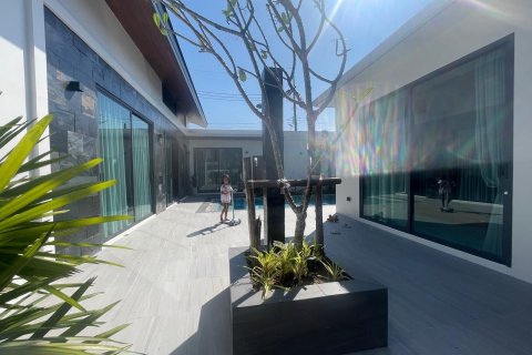 Villa in Phuket, Thailand 3 bedrooms № 154408 - photo 19