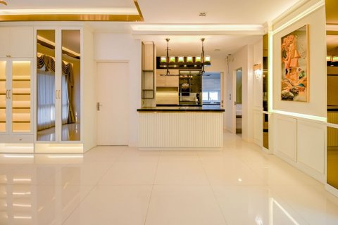 House in Chiang Mai, Thailand 6 bedrooms № 119991 - photo 23