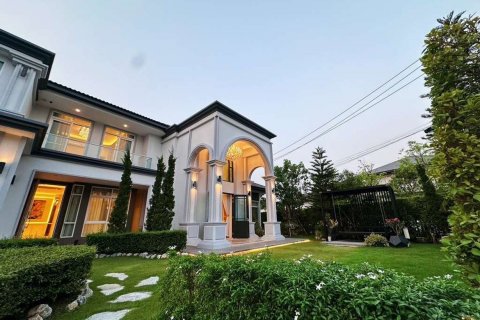 House in Chiang Mai, Thailand 6 bedrooms № 119991 - photo 2