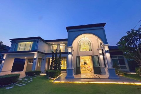House in Chiang Mai, Thailand 6 bedrooms № 119991 - photo 4