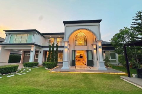 House in Chiang Mai, Thailand 6 bedrooms № 119991 - photo 1