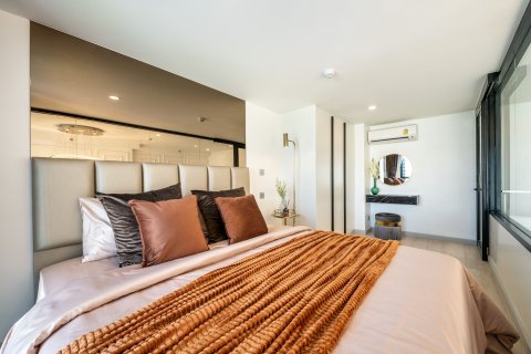 Studio dans le Condo à Sathon, Bangkok, Thaïlande  № 169288 - photo 15