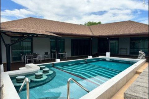 Villa in Phuket, Thailand 4 bedrooms № 155808 - photo 1
