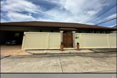 Villa in Phuket, Thailand 4 bedrooms № 155808 - photo 12