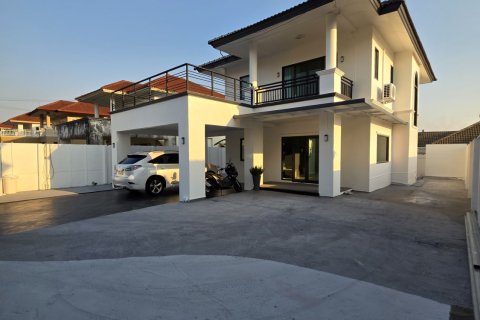 Villa in Ban Chang, Thailand 3 bedrooms № 155813 - photo 3