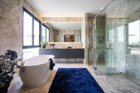 House in Huai Khwang, Bangkok, Thailand 3 bedrooms № 163482 - photo 5