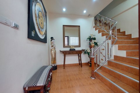 Townhouse in Pattaya, Thailand 5 bedrooms № 163480 - photo 8