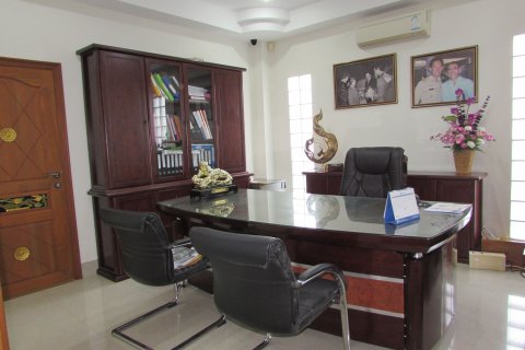 Townhouse in Pattaya, Thailand 5 bedrooms № 163480 - photo 5