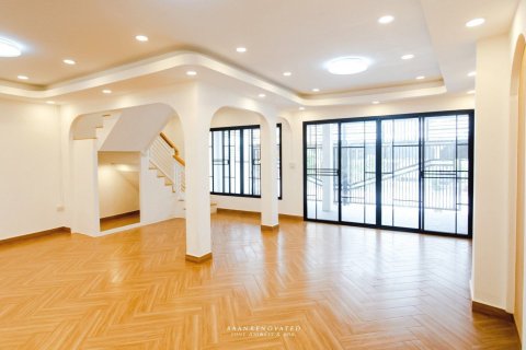 Таунхаус в Бангкоке, Таиланд с 4 спальнями  № 158392 - фото 10