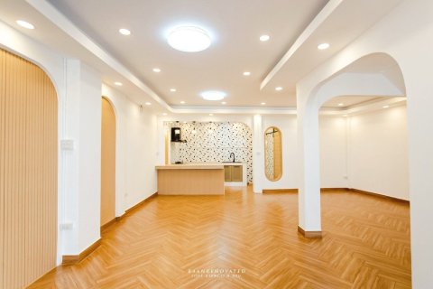 Таунхаус в Бангкоке, Таиланд с 4 спальнями  № 158392 - фото 5