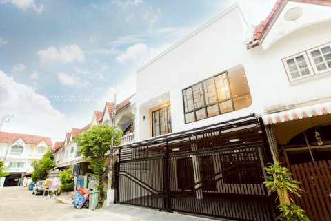 Таунхаус в Бангкоке, Таиланд с 4 спальнями  № 158392 - фото 3