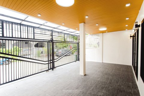 Таунхаус в Бангкоке, Таиланд с 4 спальнями  № 158392 - фото 4