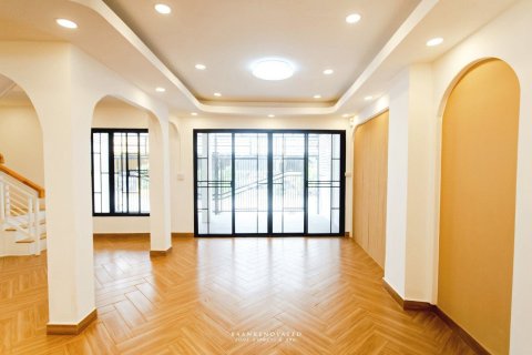 Таунхаус в Бангкоке, Таиланд с 4 спальнями  № 158392 - фото 15