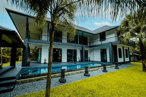 Villa in Chiang Mai, Thailand 5 bedrooms № 155353 - photo 1