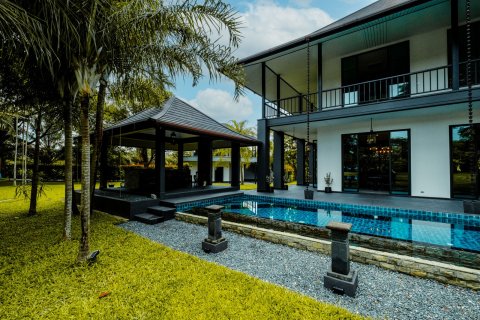 Villa in Chiang Mai, Thailand 5 bedrooms № 155353 - photo 2