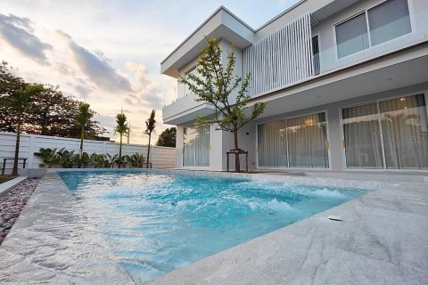 Villa in Chiang Mai, Thailand 6 bedrooms № 155358 - photo 1