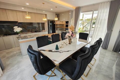 Villa à Chiang Mai, Thaïlande 6 chambres № 155358 - photo 8