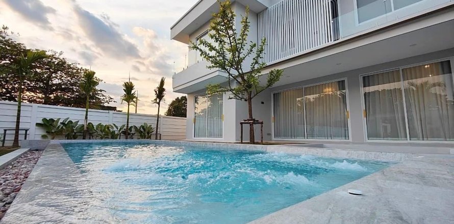 Villa in Chiang Mai, Thailand 6 bedrooms № 155358