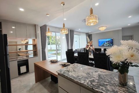 Villa in Chiang Mai, Thailand 6 bedrooms № 155358 - photo 10