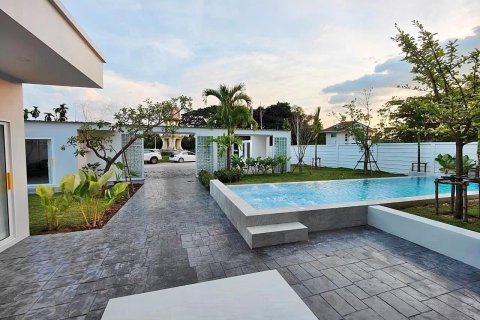 Villa in Chiang Mai, Thailand 6 bedrooms № 155358 - photo 4