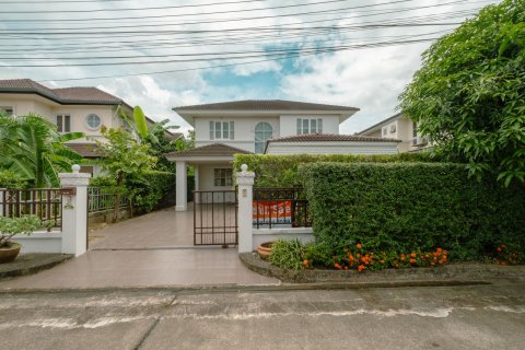 House in Chiang Mai, Thailand 4 bedrooms № 155357 - photo 1