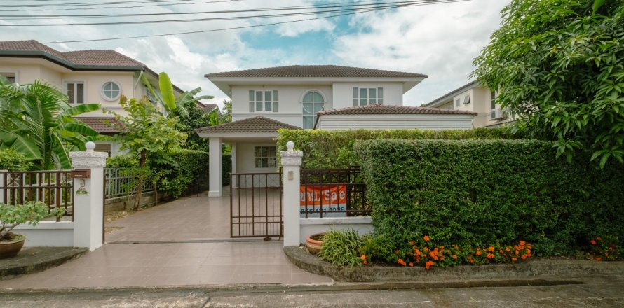 House in Chiang Mai, Thailand 4 bedrooms № 155357