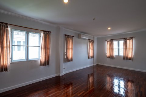 House in Chiang Mai, Thailand 4 bedrooms № 155357 - photo 13