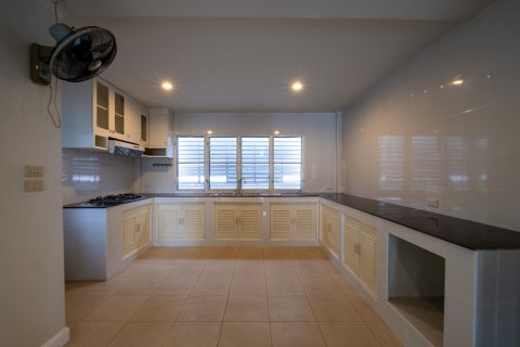 House in Chiang Mai, Thailand 4 bedrooms № 155357 - photo 8