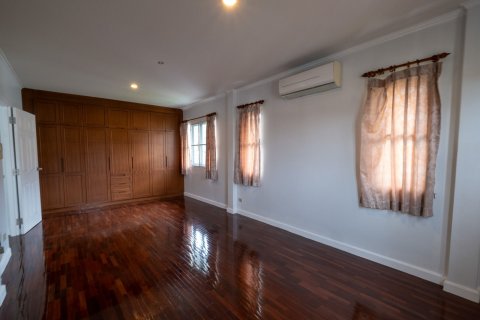 House in Chiang Mai, Thailand 4 bedrooms № 155357 - photo 14
