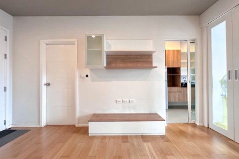 Студия в кондо в Ваттхане, Бангкок, Таиланд № 147928 - фото 3