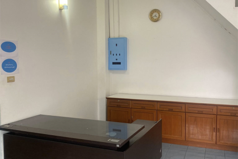 House in Bangkok, Thailand 6 bedrooms № 189179