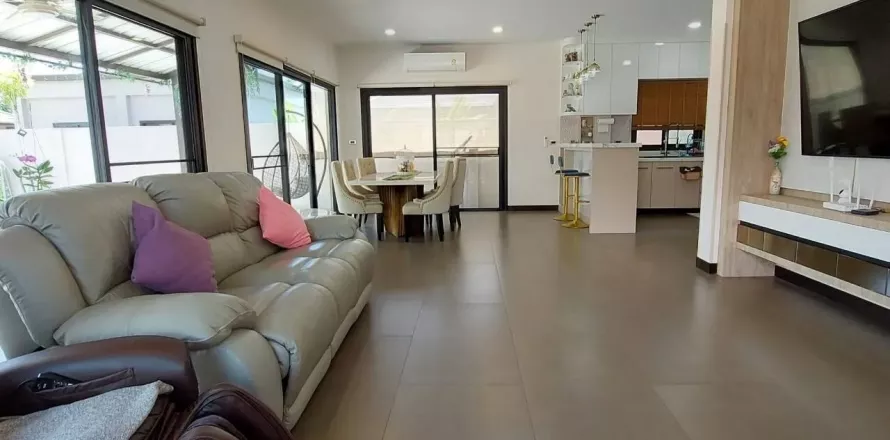 House in Pattaya, Thailand 3 bedrooms № 138002