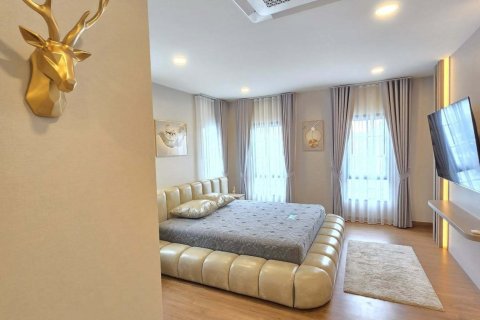 House in Bang Kaeo, Thailand 4 bedrooms № 154329 - photo 12