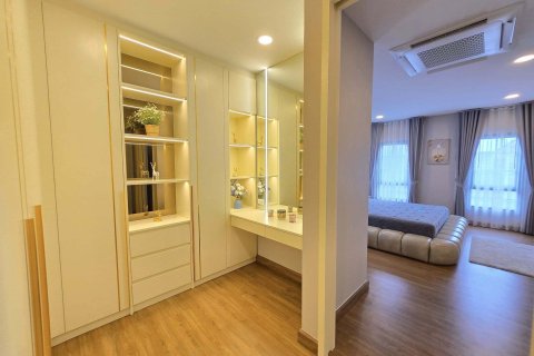 House in Bang Kaeo, Thailand 4 bedrooms № 154329 - photo 5