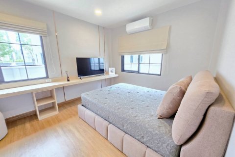 House in Bang Kaeo, Thailand 4 bedrooms № 154329 - photo 3