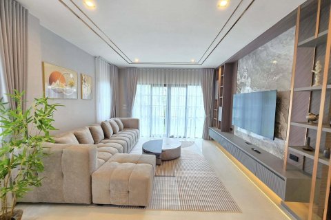 House in Bang Kaeo, Thailand 4 bedrooms № 154329 - photo 2