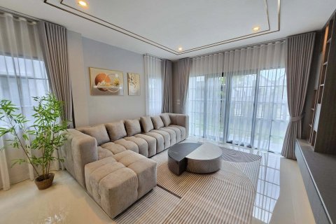 House in Bang Kaeo, Thailand 4 bedrooms № 154329 - photo 6