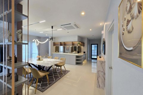 House in Bang Kaeo, Thailand 4 bedrooms № 154329 - photo 16