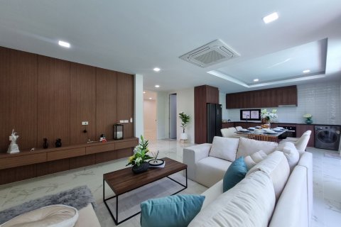 Villa in Pattaya, Thailand 5 bedrooms № 150961 - photo 6