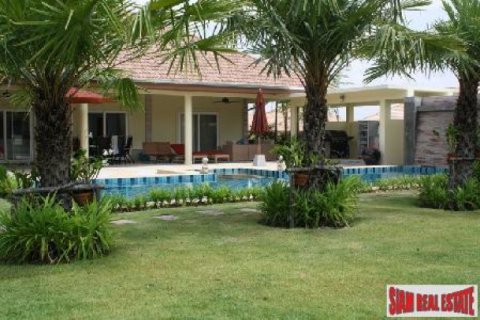 Villa in Hua Hin, Thailand 5 bedrooms № 202472