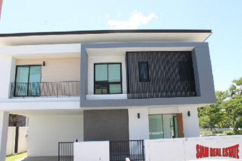 House in Hua Hin, Thailand 3 bedrooms № 202474