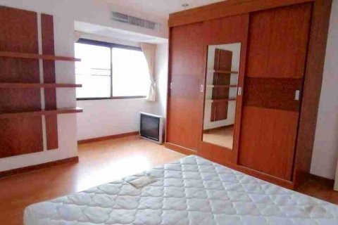 Condo in Bangkok, Thailand, 2 bedrooms № 183336 - photo 4