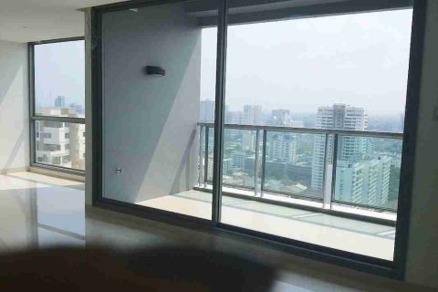 Condo in Bangkok, Thailand, 2 bedrooms № 183334 - photo 14