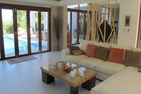 Villa in Hua Hin, Thailand 3 bedrooms № 168480 - photo 12