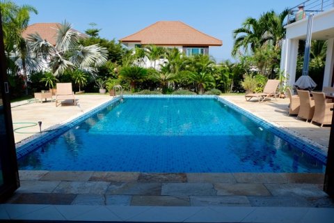 Villa in Hua Hin, Thailand 3 bedrooms № 168480 - photo 4