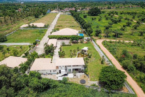 Villa in Hua Hin, Thailand 5 bedrooms № 168478 - photo 3
