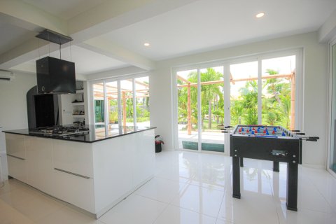 Villa in Hua Hin, Thailand 5 bedrooms № 168478 - photo 25