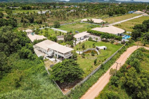 Villa in Hua Hin, Thailand 5 bedrooms № 168478 - photo 4