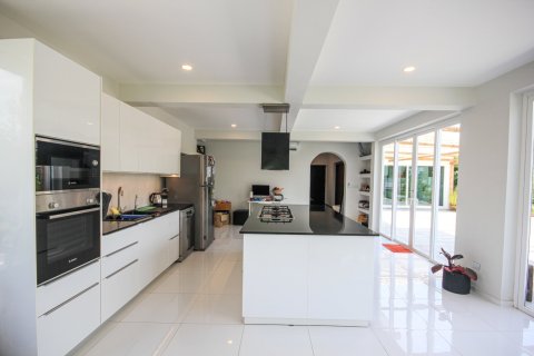 Villa in Hua Hin, Thailand 5 bedrooms № 168478 - photo 24