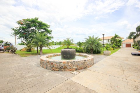 Villa in Hua Hin, Thailand 5 bedrooms № 168478 - photo 12